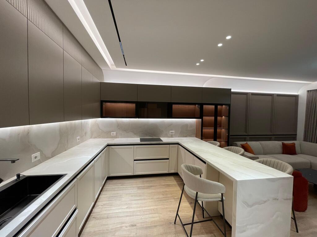 2+1 në Paskuqan për qira Te white palace