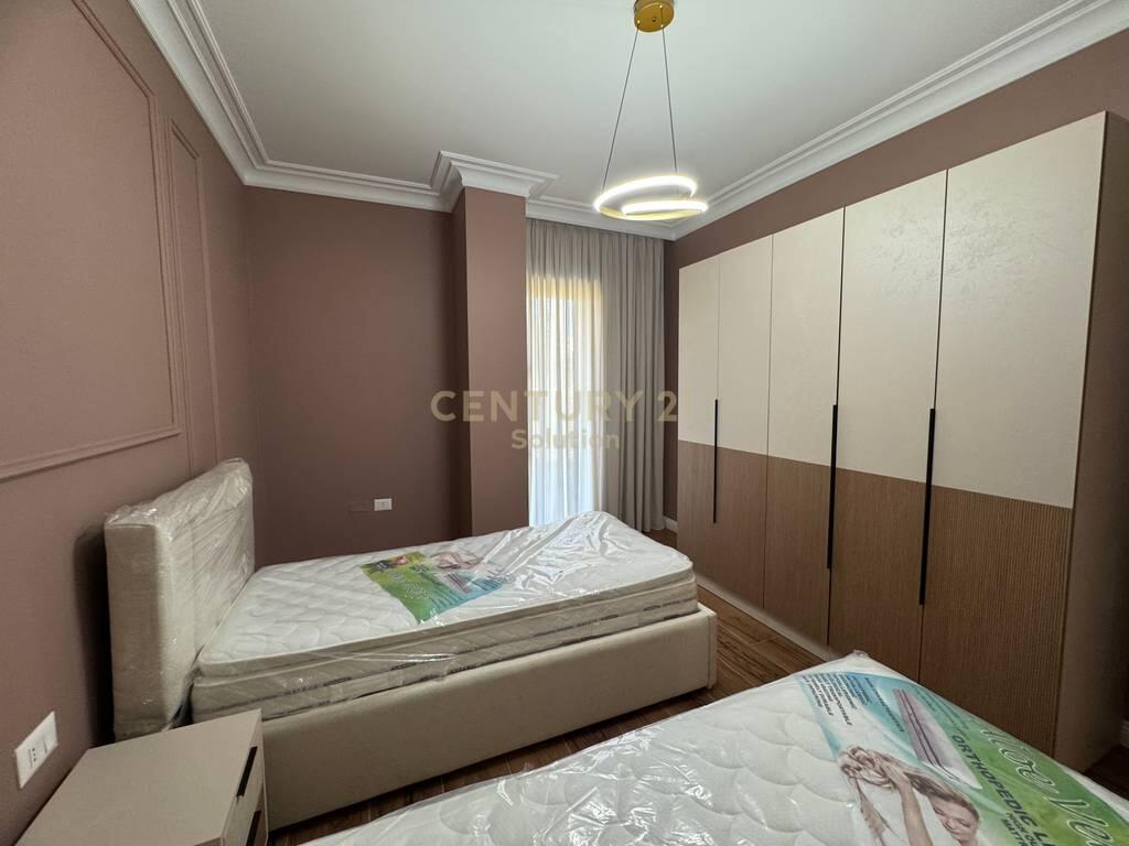 JAPIM ME QIRA 2+1 + POST PARKIMI PRANË SPITALIT VETERINAR, LIQENI I THATE