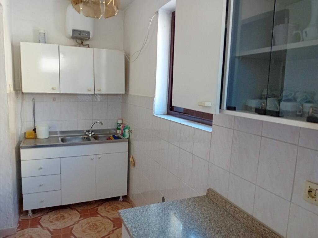 VENDESI APPARTAMENTO 2+1 CENTRO, DURAZZO