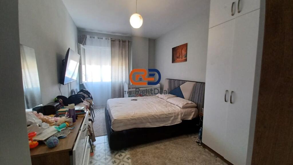 Ne Fresk, Shitet Apartament 2+1+Depo, Me Siperfaqe Te Bollshme Dhe Planimetri Te Rregullt!!