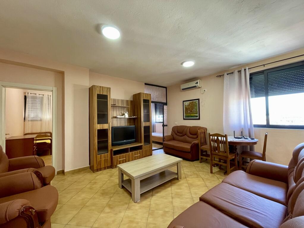 Jepet me QIRA apartament 2+1 KOMUNA E PARISIT afër EHW
