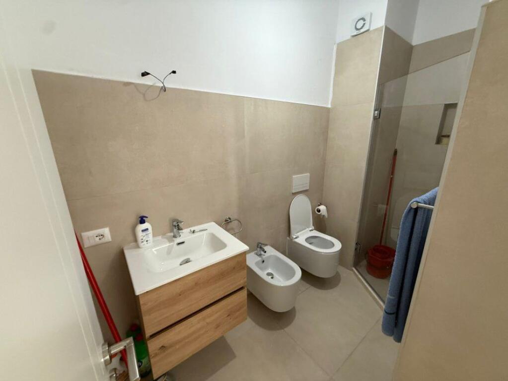 Jepet me qira apartament 2+1 Bulevardi i Ri