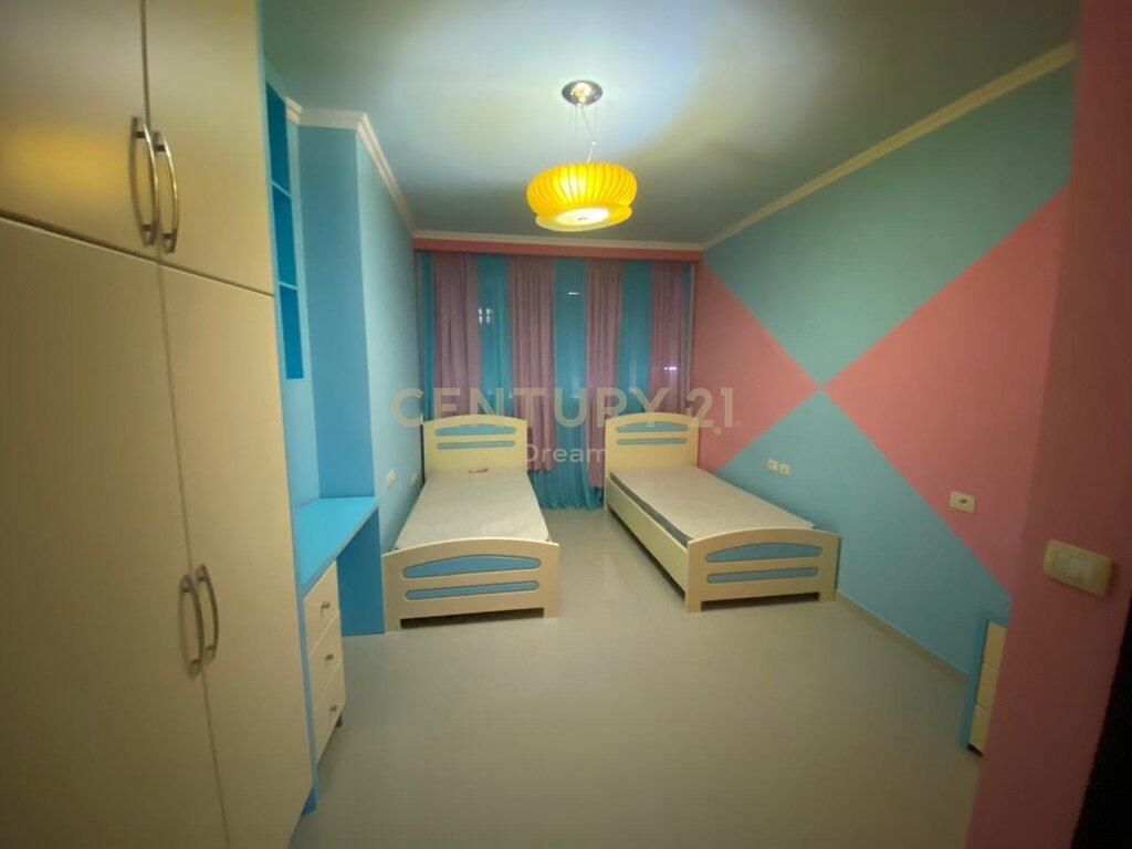 ATTICO IN VENDITA A SARANDA – VICINO A BOUVGAINVILLE BAY!