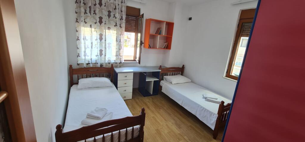 JEPET ME QERA APARTAMENT 2+1 NE LAPARAKE!