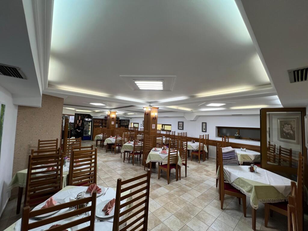 Ambient Komercial  200m Me Qira në Myslym Shyri
