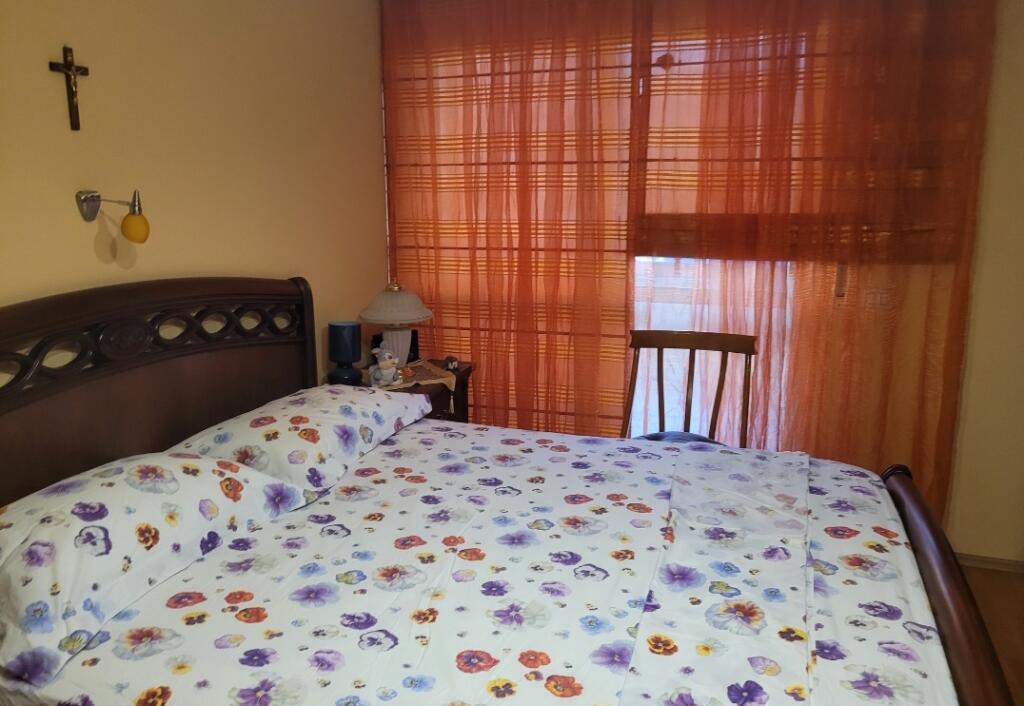 Shitet  apartament  2+1 (prane fakultetit  juridik  te Tiranes )