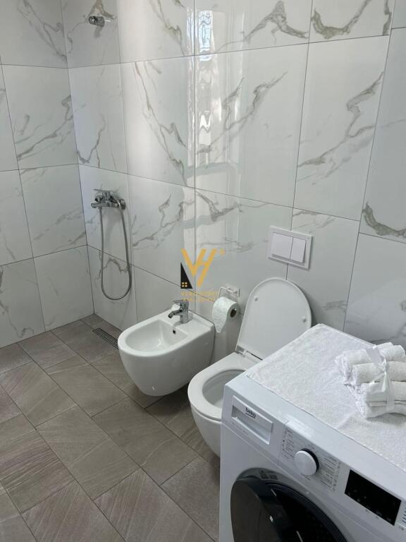 SHITET APARTAMENT 2+1 TE GJIRI I LALZIT, SAN PIETRO 280.000 EURO