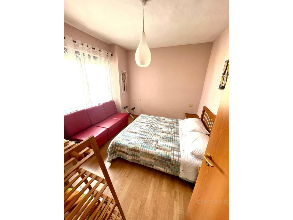 Jepet me Qira Apartament 1+1 ne Qender prane 9 Kateshet