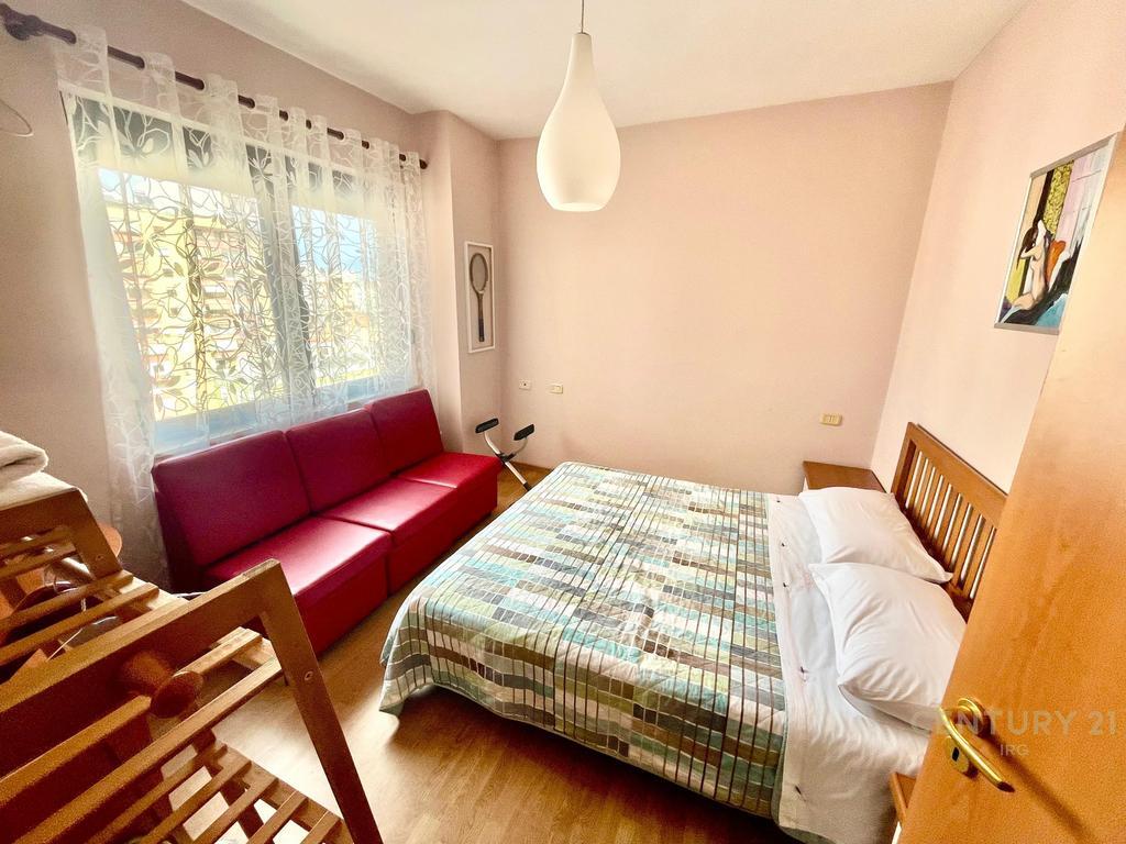 Jepet me Qira Apartament 1+1 ne Qender prane 9 Kateshet