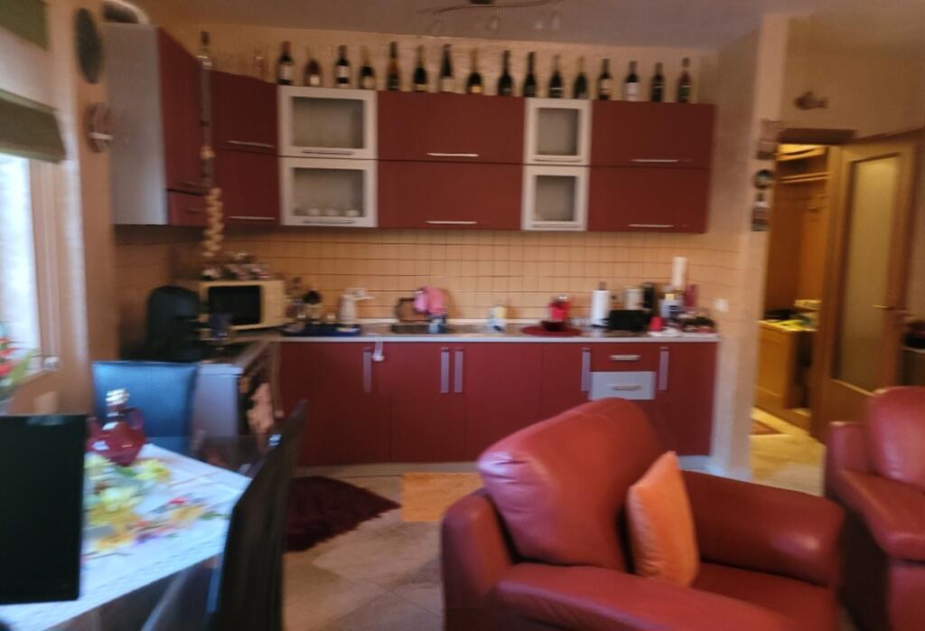 Shitet  apartament  2+1 (prane fakultetit  juridik  te Tiranes )