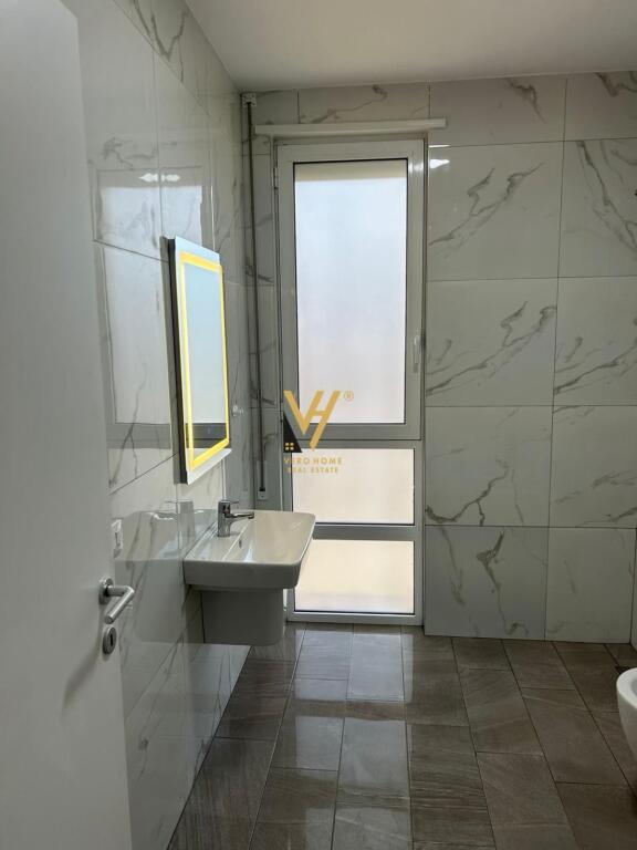 SHITET APARTAMENT 2+1 TE GJIRI I LALZIT, SAN PIETRO 280.000 EURO