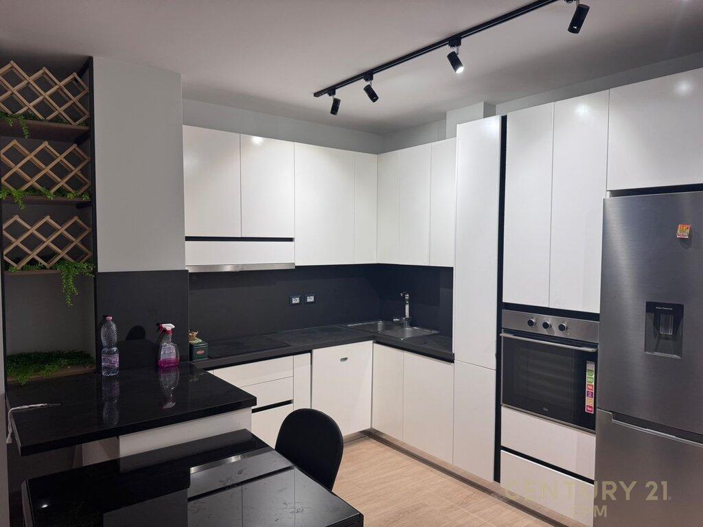 APARTAMENT 3+1+2+P PER QIRA, LIQENI I THATE!