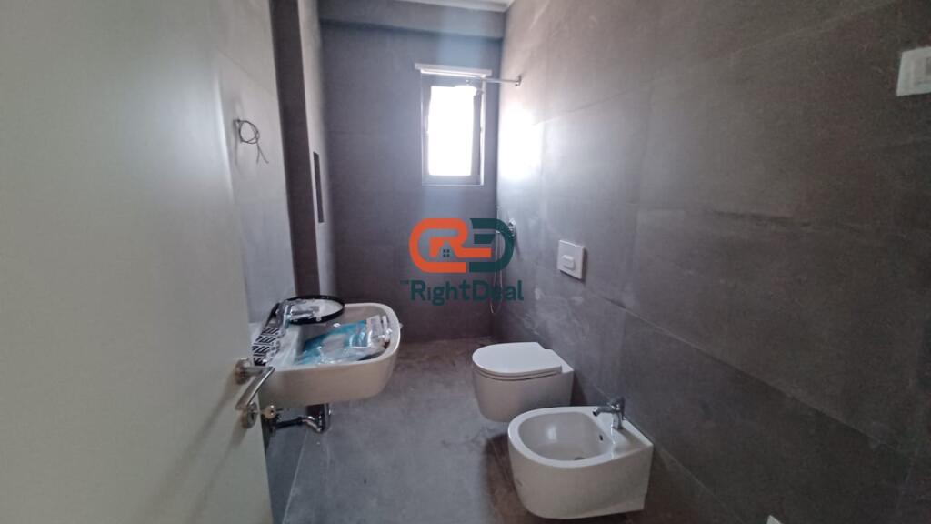 Presso la Scuola Rossa, Appartamento 1+1 con Posto Auto in Affitto, Ideale per Ufficio o Residenza!