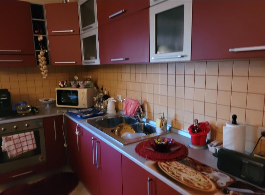 Shitet  apartament  2+1 (prane fakultetit  juridik  te Tiranes )