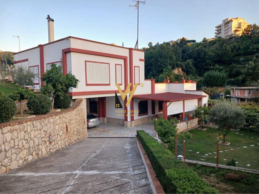 JEPET HYRJE 2+1 ME QERA TE ISH UZINA E AUTOTRAKTOREVE, SHKOZE 430 EURO