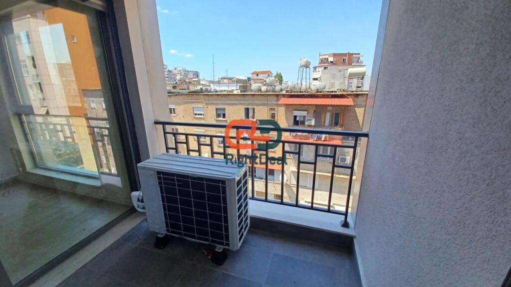 Presso la Scuola Rossa, Appartamento 1+1 con Posto Auto in Affitto, Ideale per Ufficio o Residenza!