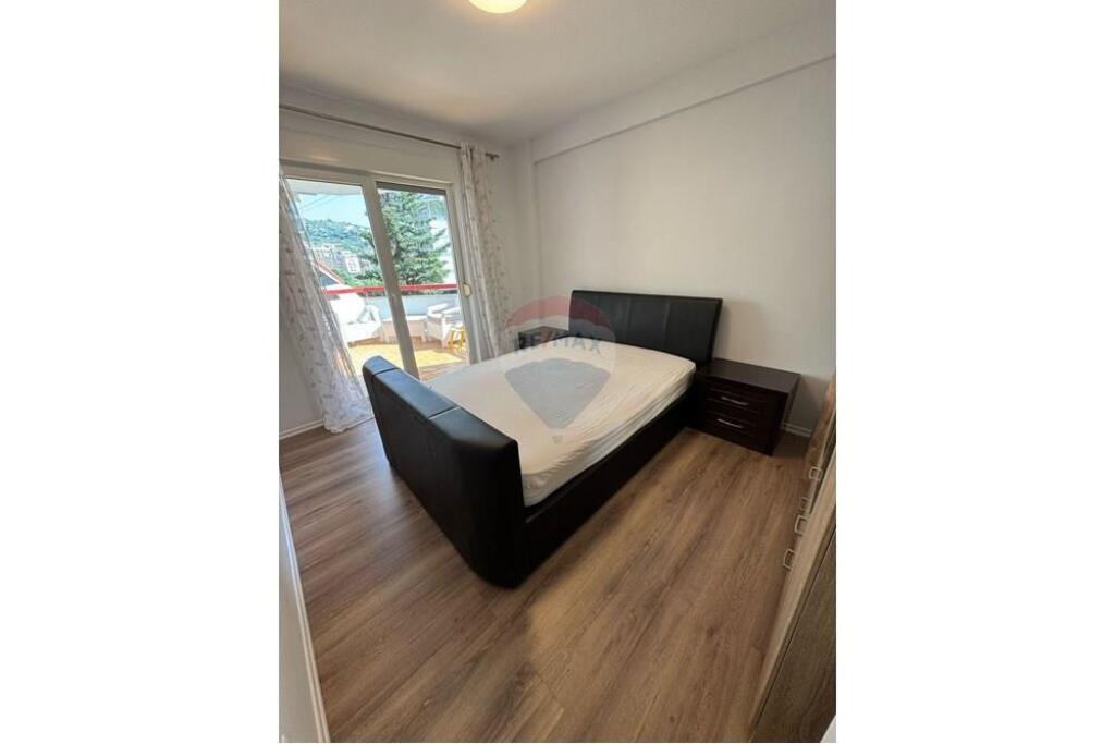 APARTAMENT 2+1 ME QIRA, LIQENI I THATE.