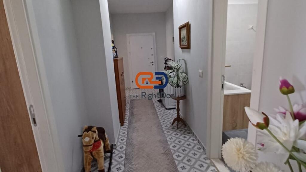 Ne Fresk, Shitet Apartament 2+1+Depo, Me Siperfaqe Te Bollshme Dhe Planimetri Te Rregullt!!