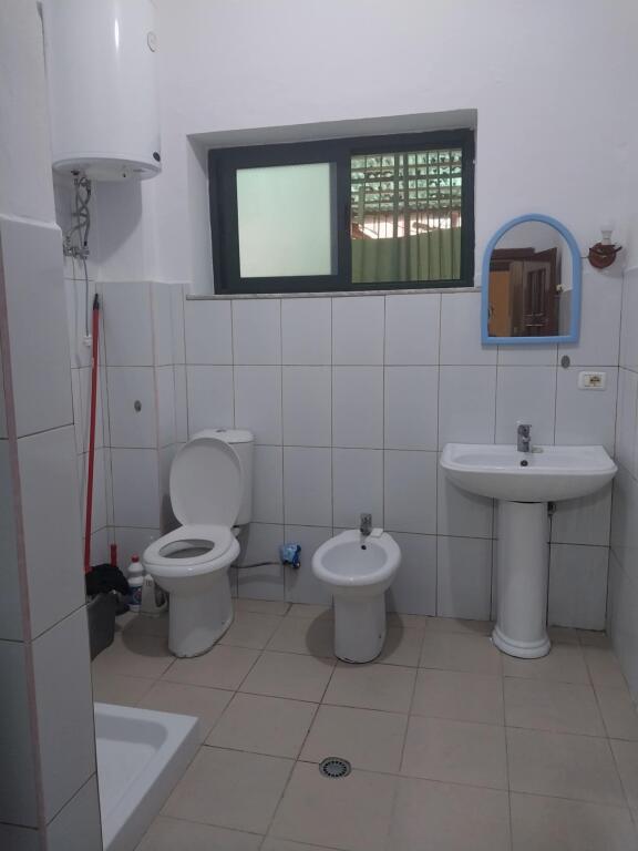 Tirane, vendo, monolocale con veranda spaziosa Piano 1, Via Dibra