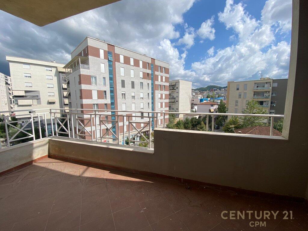 GIVE APARTMENT 2+1+PARKING IN THE PARIS MUNICIPALITY