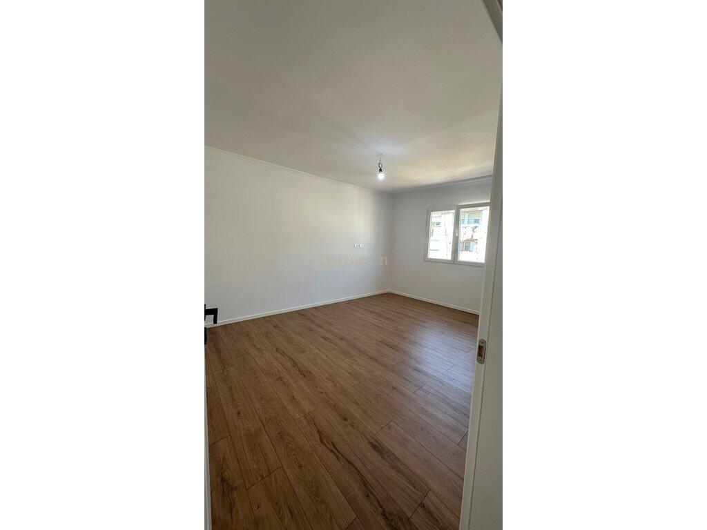 SHITET APARTAMENT 2+1 PRANE SPITALIT NENE TEREZA (Q.S.T.U)