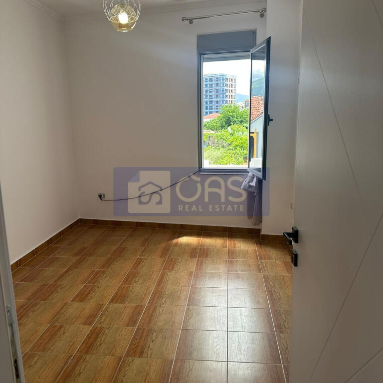 Jepet me qera apartament 3+1+2  ne Brryl .