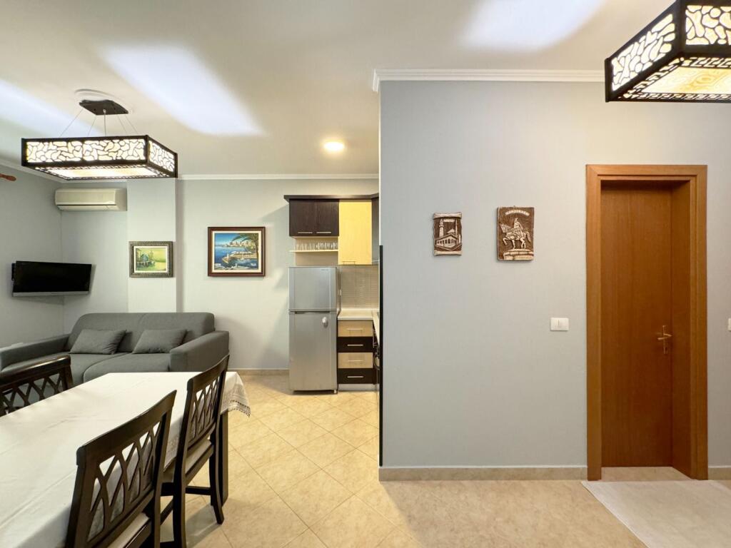 SHITET APARTAMENT 1+1 NE PLAZHIN E MALI ROBIT