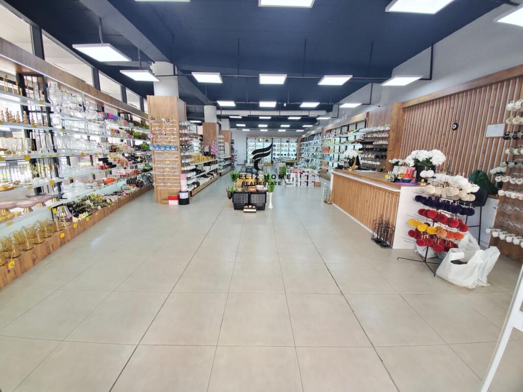 SHOP FOR SALE 413M2 PARISIT MUNICIPALITY 1,652,000 LEKE