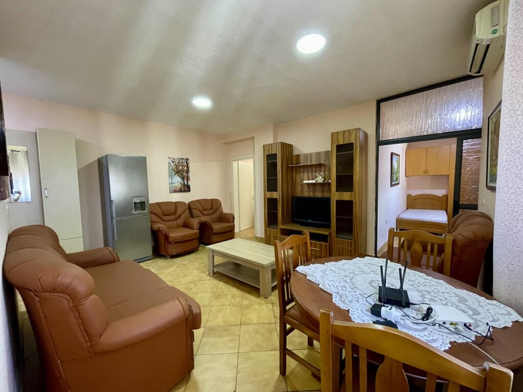 Jepet me QIRA apartament 2+1 KOMUNA E PARISIT afër EHW