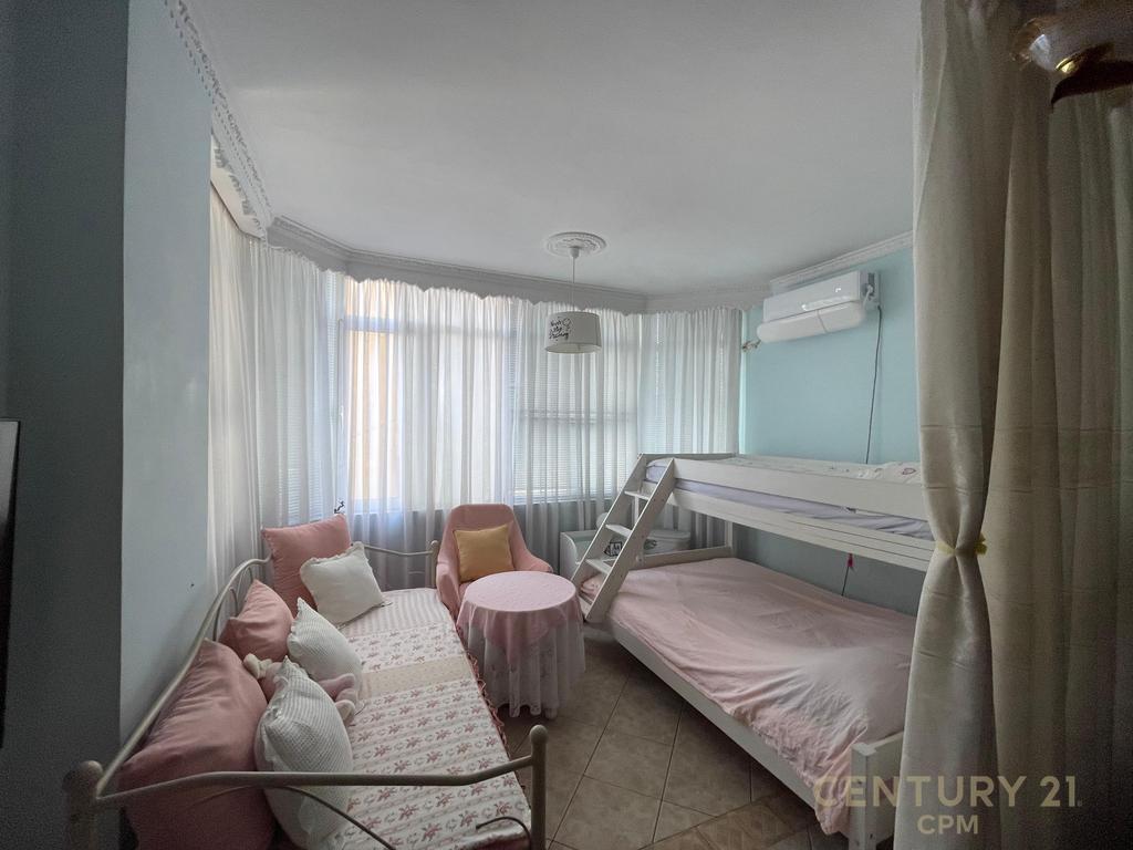 COMMUNE OF PARIS, WE SELL APARTMENT 2+1+2 !