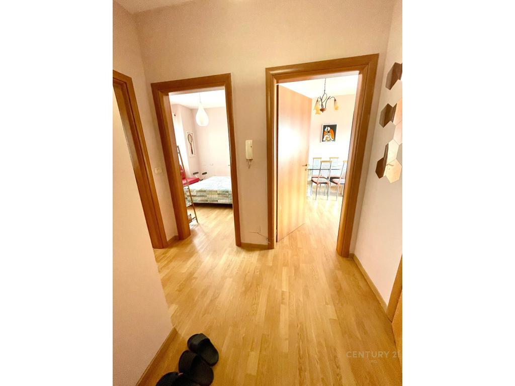 Jepet me Qira Apartament 1+1 ne Qender prane 9 Kateshet