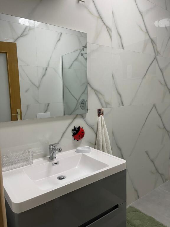 🏢After the former Durres Restaurant, Ferit Xhajko Street, apartment for rent, 2+1, furnished. 60,000 Leke
