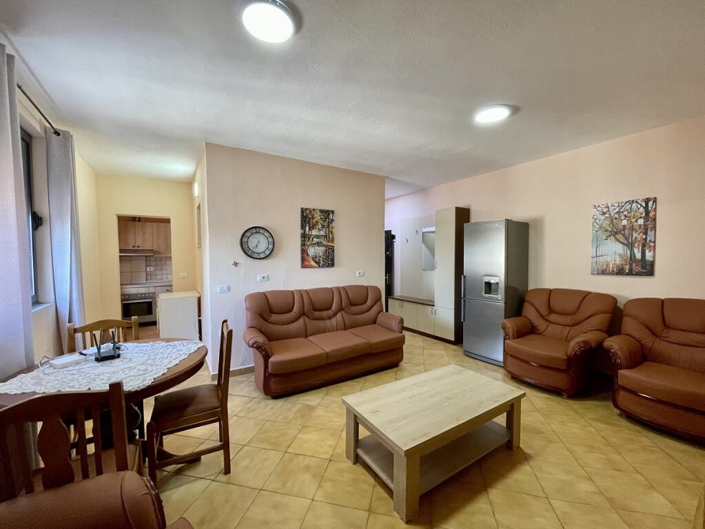 Jepet me QIRA apartament 2+1 KOMUNA E PARISIT afër EHW