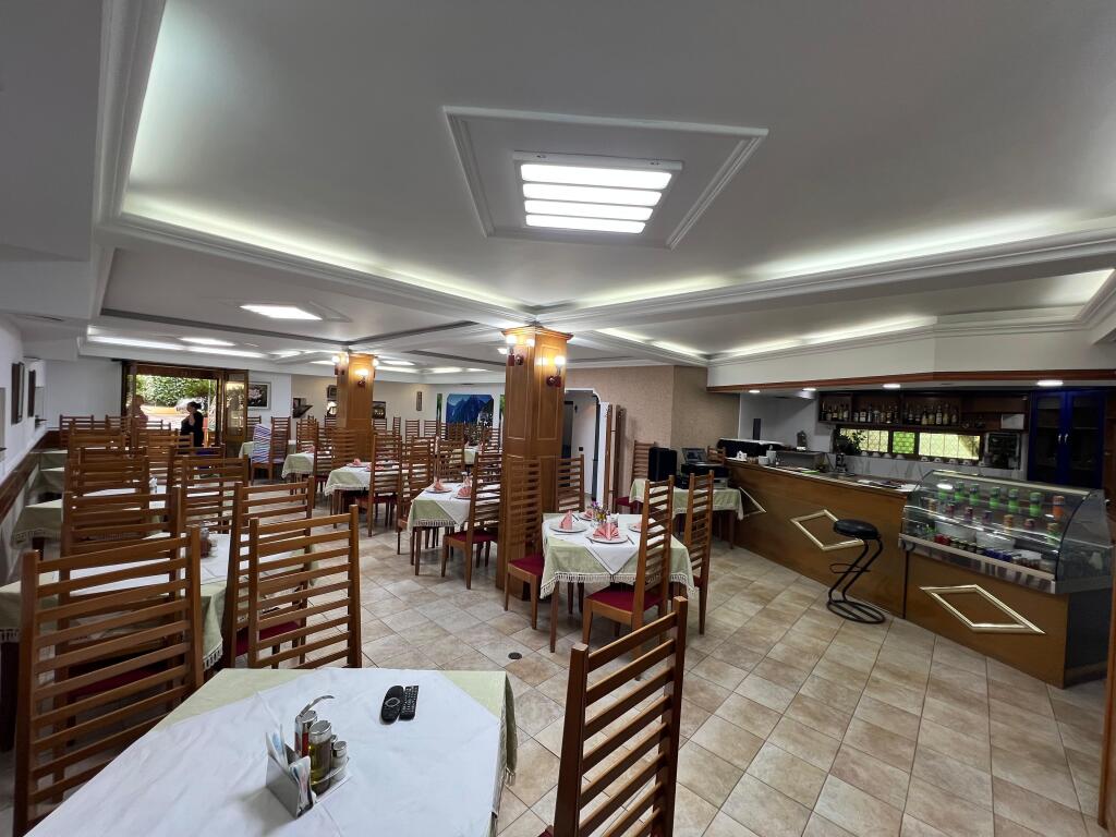 Ambient Komercial  200m Me Qira në Myslym Shyri
