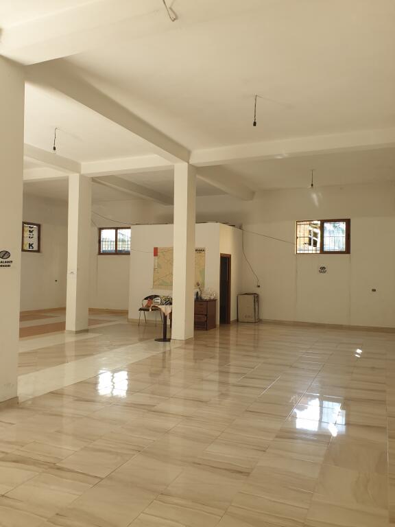 📌 Locale Commerciale in Affitto in Via Teodor Keko!