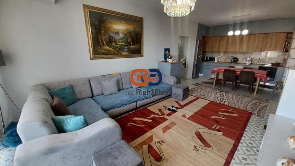 Ne Fresk, Shitet Apartament 2+1+Depo, Me Siperfaqe Te Bollshme Dhe Planimetri Te Rregullt!!