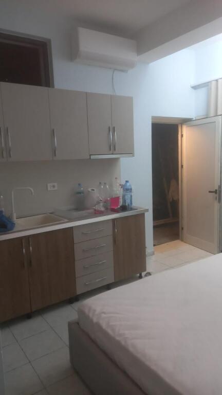 Rent, studio apartment, Electric Market, 250 euros