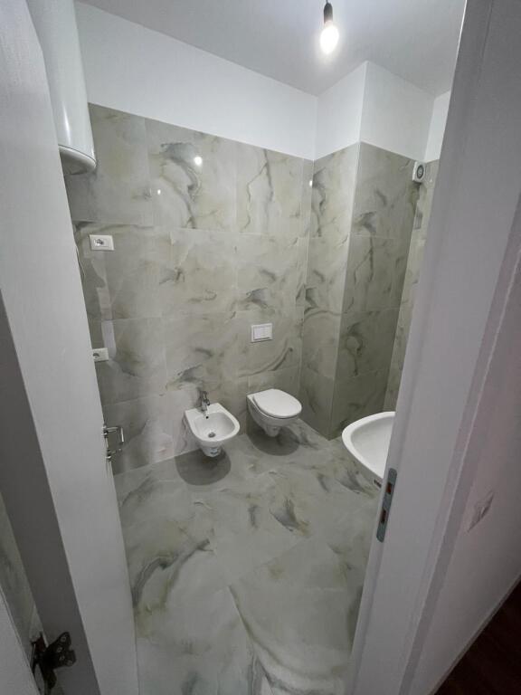 UFFICIO IN AFFITTO 75M2 VIA DIBRA 450 EURO