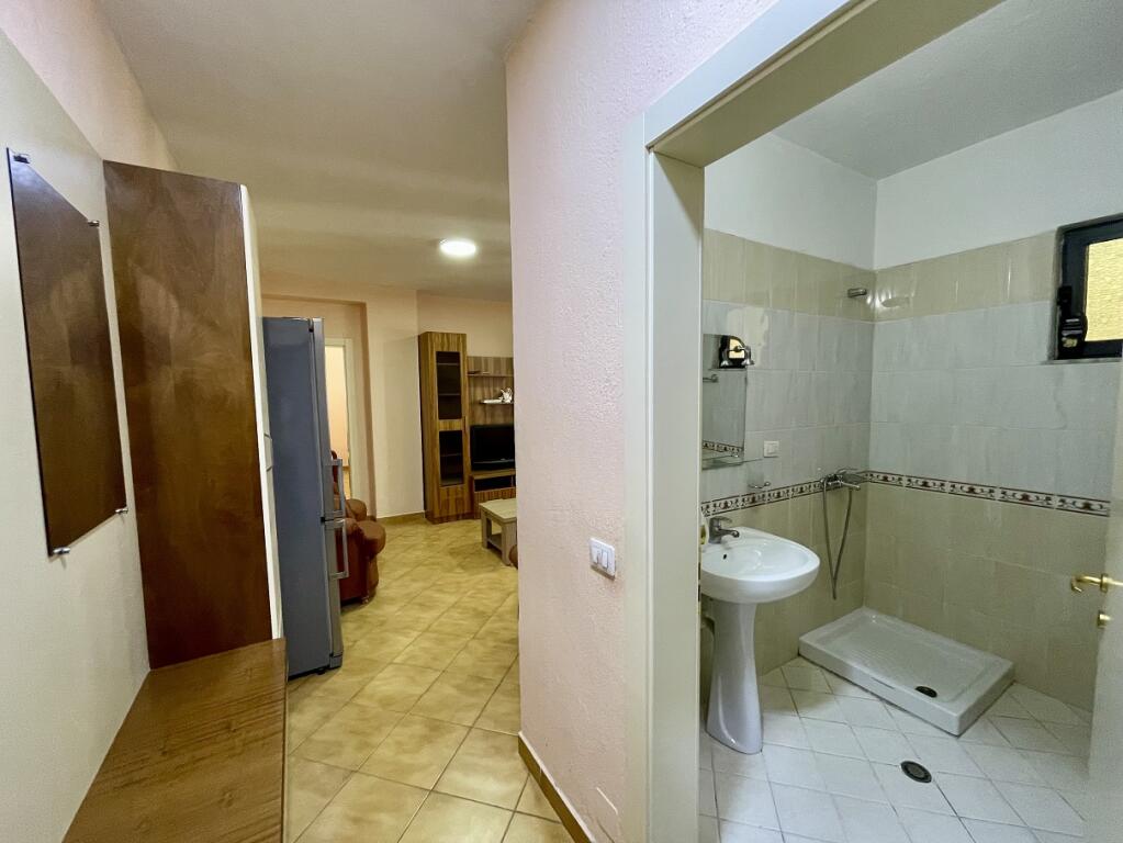 Jepet me QIRA apartament 2+1 KOMUNA E PARISIT afër EHW