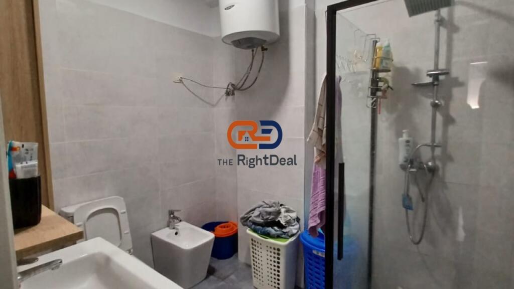 Ne Fresk, Shitet Apartament 2+1+Depo, Me Siperfaqe Te Bollshme Dhe Planimetri Te Rregullt!!