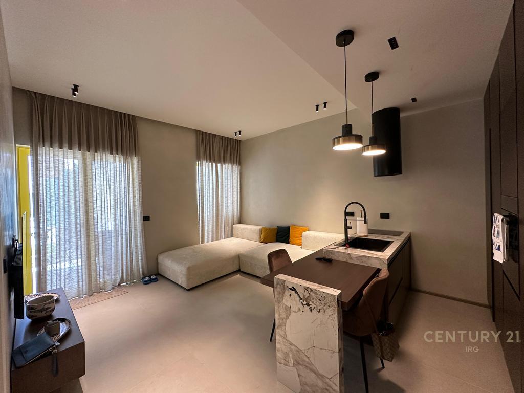 APPARTAMENTO DI LUSSO 1+1+VERANDA + 2 POSTI AUTO IN VENDITA A SANTORINI 1 – DHËRMI!