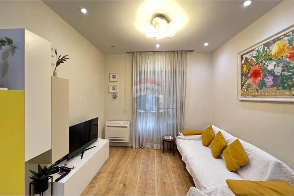 Jepet me qira apartament modern, i tipologjise 2+1, te Shallvaret.