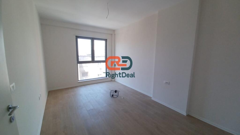 Presso la Scuola Rossa, Appartamento 1+1 con Posto Auto in Affitto, Ideale per Ufficio o Residenza!