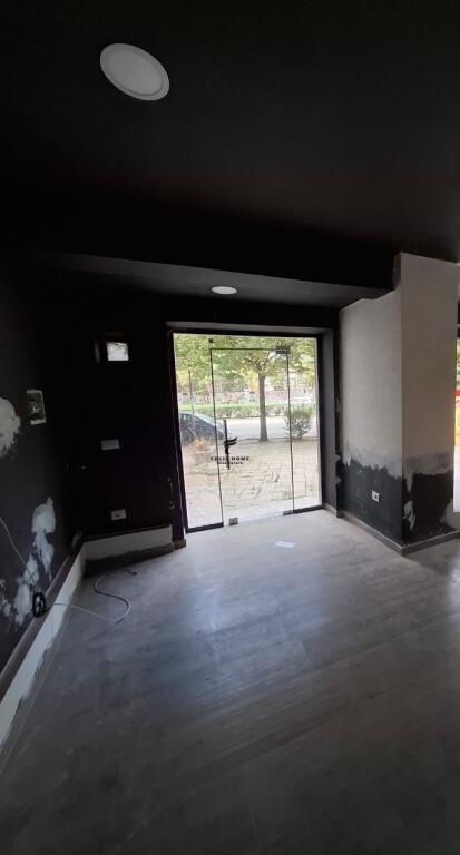 NEGOZIO IN AFFITTO 80M2 21 DICEMBRE 2600 EURO