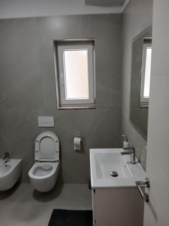 Apartament 1+1 fundi i rrugës Ali Visha