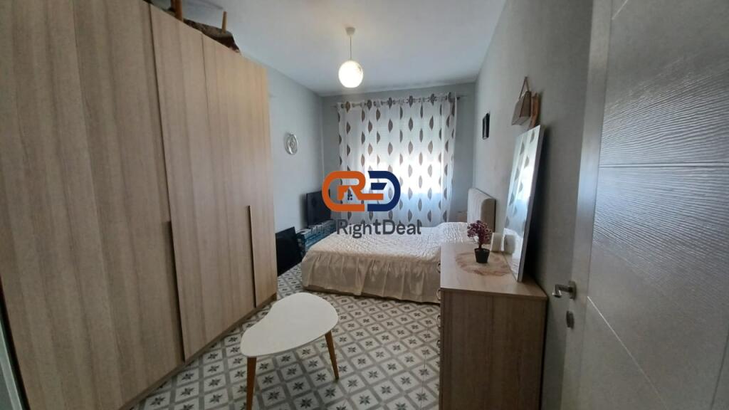 Ne Fresk, Shitet Apartament 2+1+Depo, Me Siperfaqe Te Bollshme Dhe Planimetri Te Rregullt!!