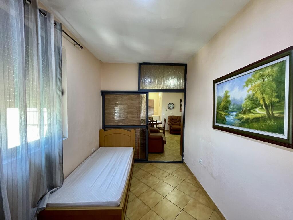 Jepet me QIRA apartament 2+1 KOMUNA E PARISIT afër EHW