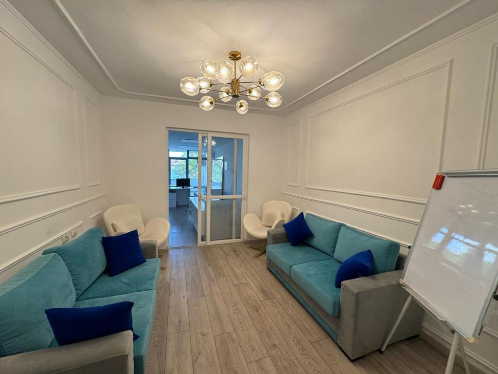 📍 Jepet me Qira Ambient Bosh – Myslym Shyri, Tiranë 	•	Çmimi: 800 €/muaj  