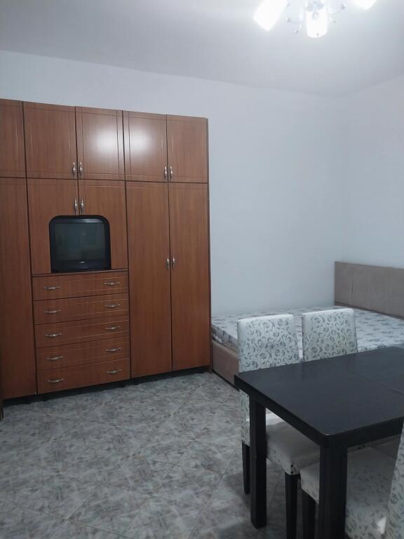 Tirane, vendo, monolocale con veranda spaziosa Piano 1, Via Dibra