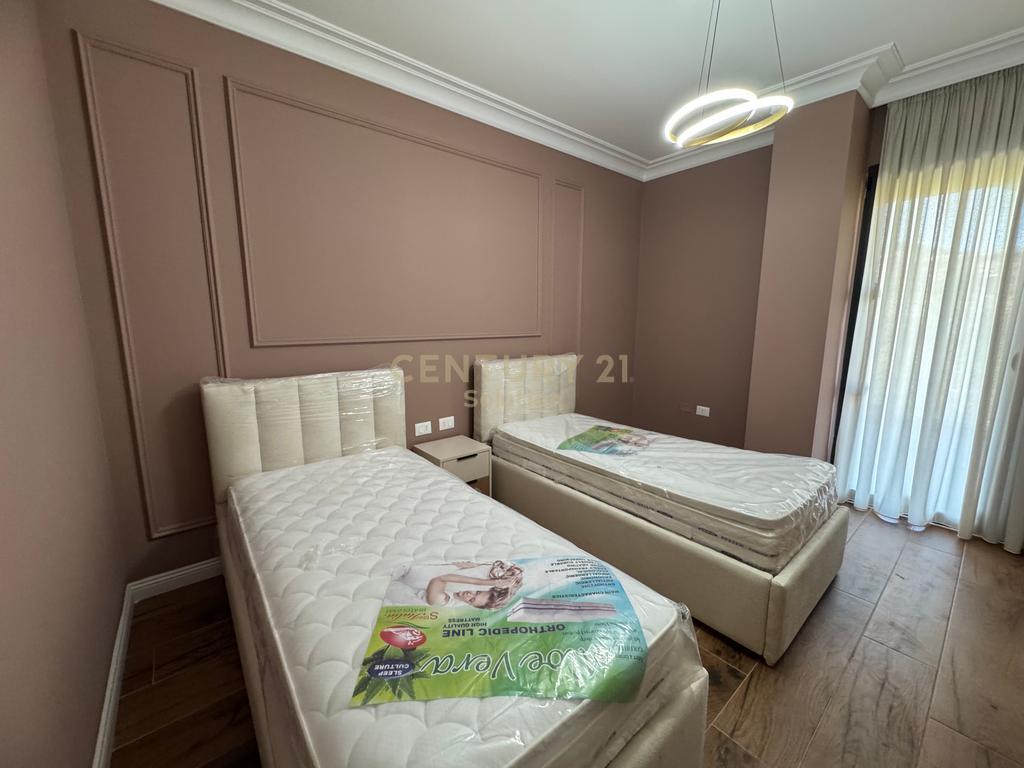 JAPIM ME QIRA 2+1 + POST PARKIMI PRANË SPITALIT VETERINAR, LIQENI I THATE